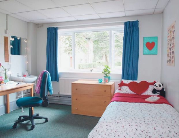 Room in a Shared House, Woolton Hall, M14 - Photo 1
