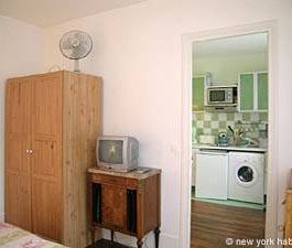 Logement à Paris, Location meublée - T2 - Clichy, Batignolles - Ter... - Photo 3