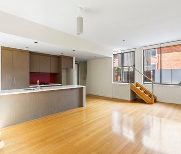 Two Bedroom Home in Quiet Laneway - Photo 3