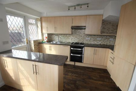 3 bedroom semi-detached house to rent - Photo 2