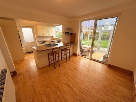 3 bedroom semi-detached house to rent - Photo 5