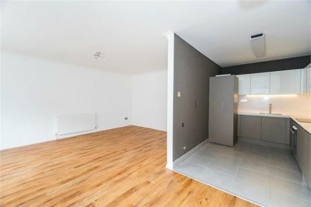 2 bedroom ground floor flat to rent - Photo 5
