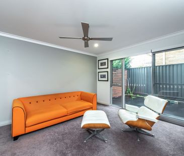 STUNNING MODERN TOWNHOUSE! - Photo 1