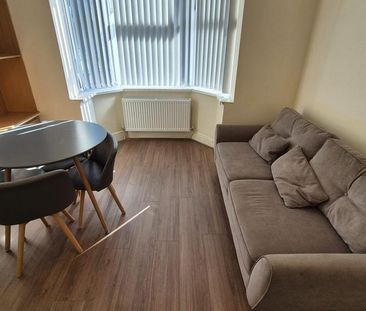 4 bedroom terraced house to rent - Photo 2