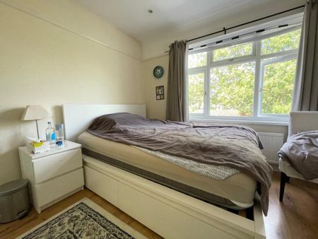 1 bedroom in a house share to rent - Photo 3