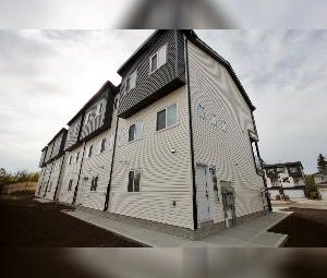 3 Bed 2.5 Bath Dbl Garage Balcony Townhouse For Rent Leduc - Photo 4