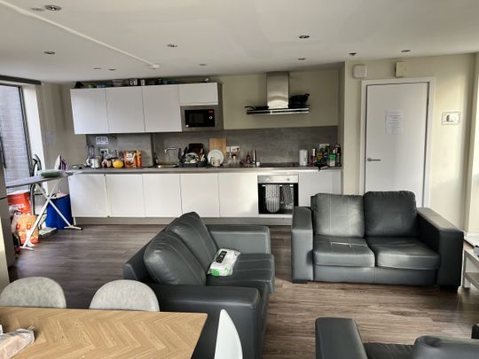 5 bedroom house to rent Sudbury Street, S3 - Photo 1