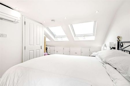 A fantastic three bedroom split level apartment. - Photo 4