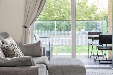 Riverside View, Berkeley Avenue, Reading, RG1 - Photo 4