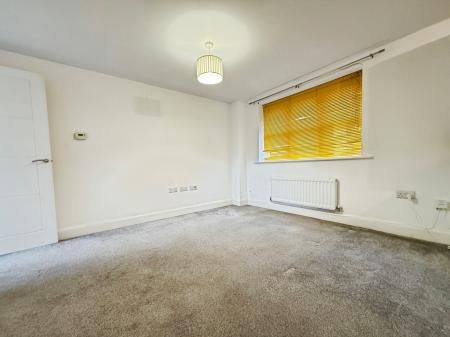 2 bedroom Flat To Let - Photo 2