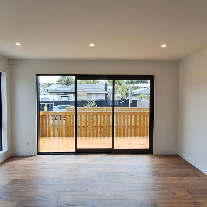 Brand new over the Shore. - Photo 1