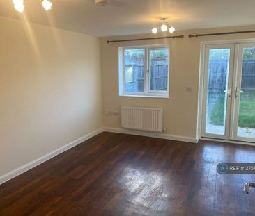 3 bedroom semi-detached house to rent - Photo 1