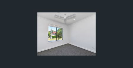 MODERN FOUR BEDROOM DUPLEX - FURNISHED - Photo 3