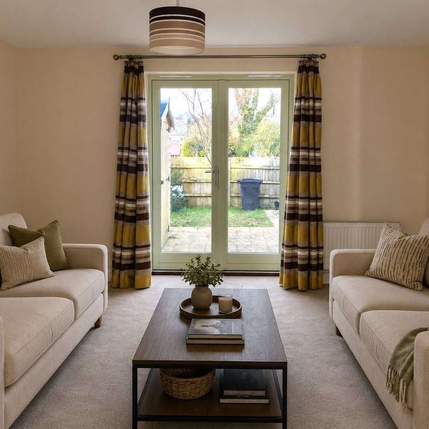 Very well presented property with off street parking and a charming garden in Bourton-on-the-Water and within close proximity to Stow-on-the-Wold - Photo 1