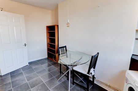 1 BED Flat To rent - Photo 2
