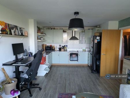 2 bedroom flat to rent - Photo 2