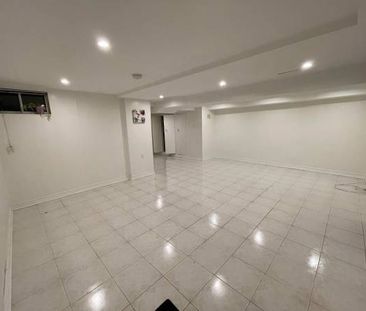 bright large one bedroom 3 minute walk to Bloor subway on quiet street - Photo 1