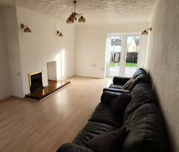 £1,400 PCM, Spacious Four Bedroom House with Off-Road Parking and L... - Photo 3