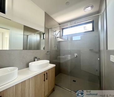 MODERN LIVING - Photo 6