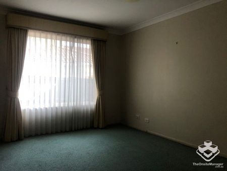 Spacious Unfurnished 3 Bedroom 3bathroom Villa Within Gated Community - Photo 3