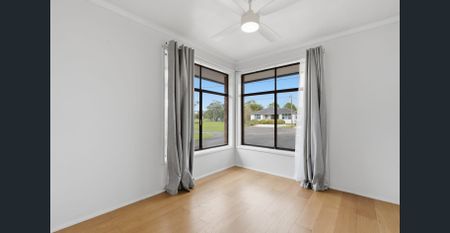 Family home in Killarney Vale - Photo 2