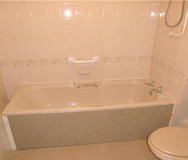 1 bedroom retirement property to rent - Photo 5