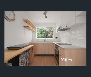 WELL PRESENTED TWO BEDROOM APARTMENT - Photo 4