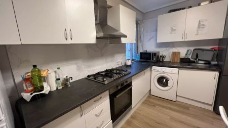 Room in a shared 7-bedroom apartment for rent in Mont-Olivet - Foto 5