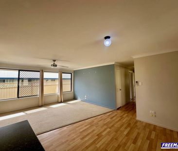 Neat & Low-Maintenance 3 Bedroom Home - Photo 4