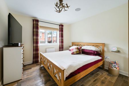 Noble Park, Epsom - Photo 5