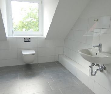 Charmante Dachgeschosswohnung in Ohligs - Photo 2