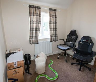 3 bedroom semi-detached house to rent - Photo 4