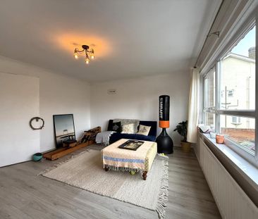 2 bedroom flat to rent - Photo 2