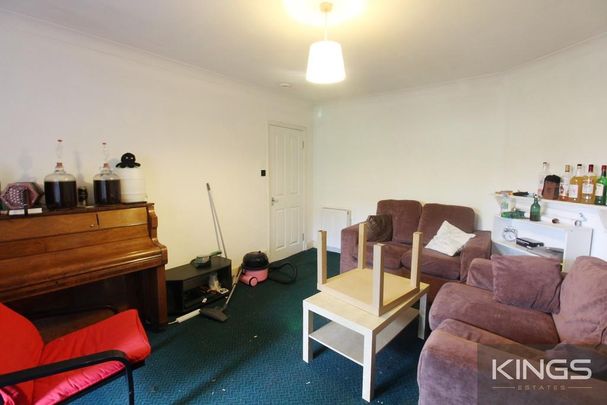 4 bedroom semi-detached house to rent - Photo 1