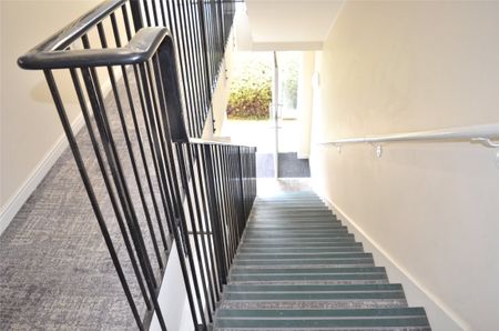 Woodcote Road, Wallington, SM6 - Photo 5