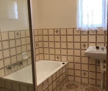 Neat & Tidy 2 Bedroom Unit - Photo 5