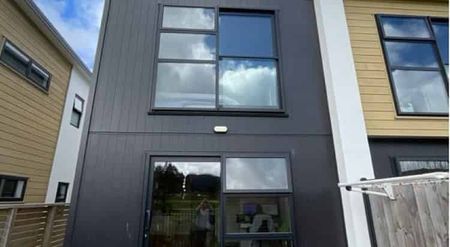 Modern 2BR Townhouse in Wainuiomata - Photo 4