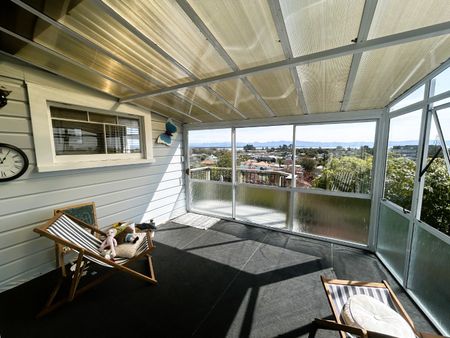 DOUBLE GLAZED HOME WITH OCEAN VIEWS - Photo 2