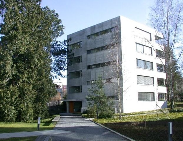 Your oasis of well-being right next to the train station - Photo 1