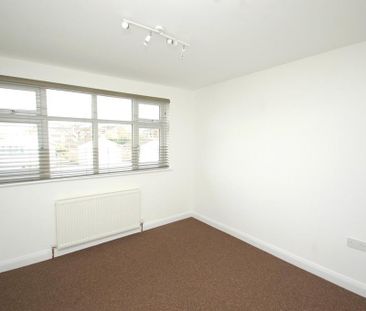 3 bedroom link detached house to rent - Photo 3