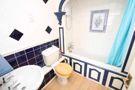 3 bedroom end of terrace house to rent - Photo 4