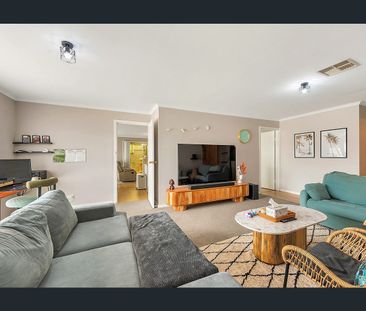 Neat and Tidy home! - Photo 2