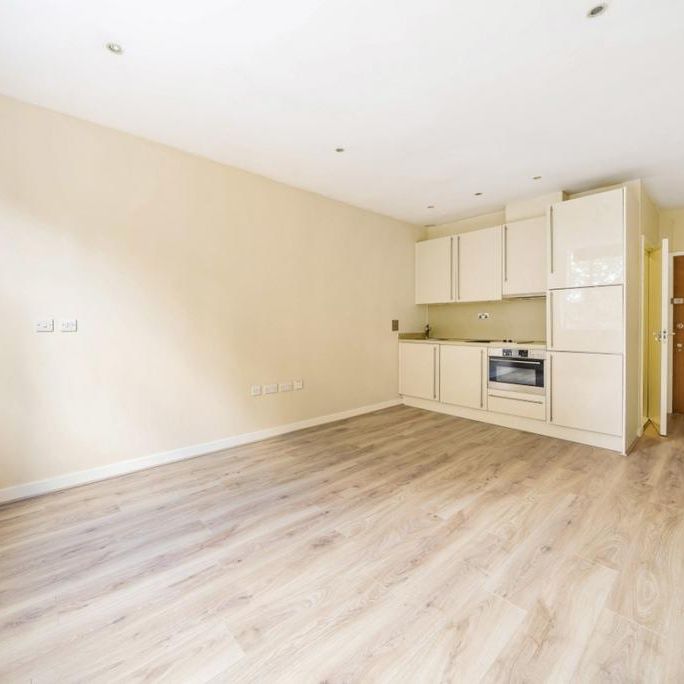 Studio to rent - Photo 1