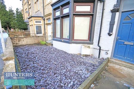 1 bedroom Flat To Let - Photo 2