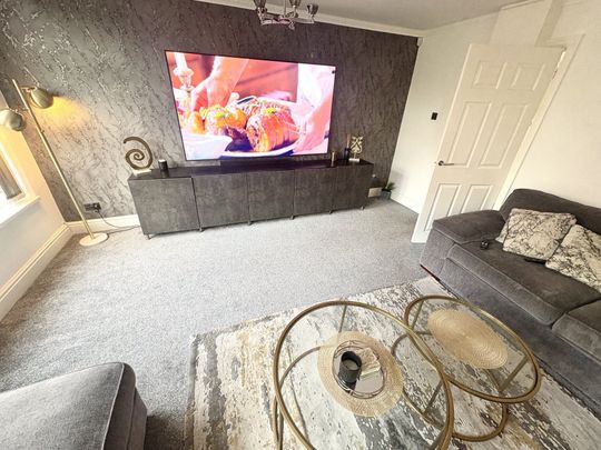 4 bedroom semi-detached house to rent - Photo 1