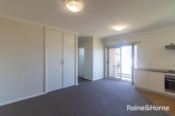 Fantastic 2 Bedroom Unit! - Photo 1