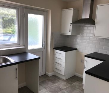 2 bedroom bungalow to rent - Photo 1