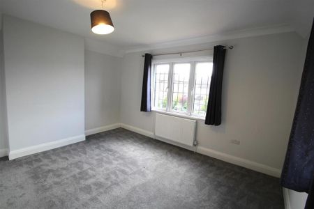 4 bedroom semi-detached house to rent - Photo 5