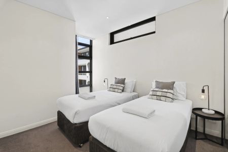 Spacious & Stylish Apartment in Sought-After Kingston Place - Photo 4
