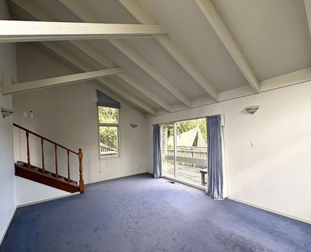 FABULOUS FAMILY LIVING IN LOWER HUTT - Photo 3